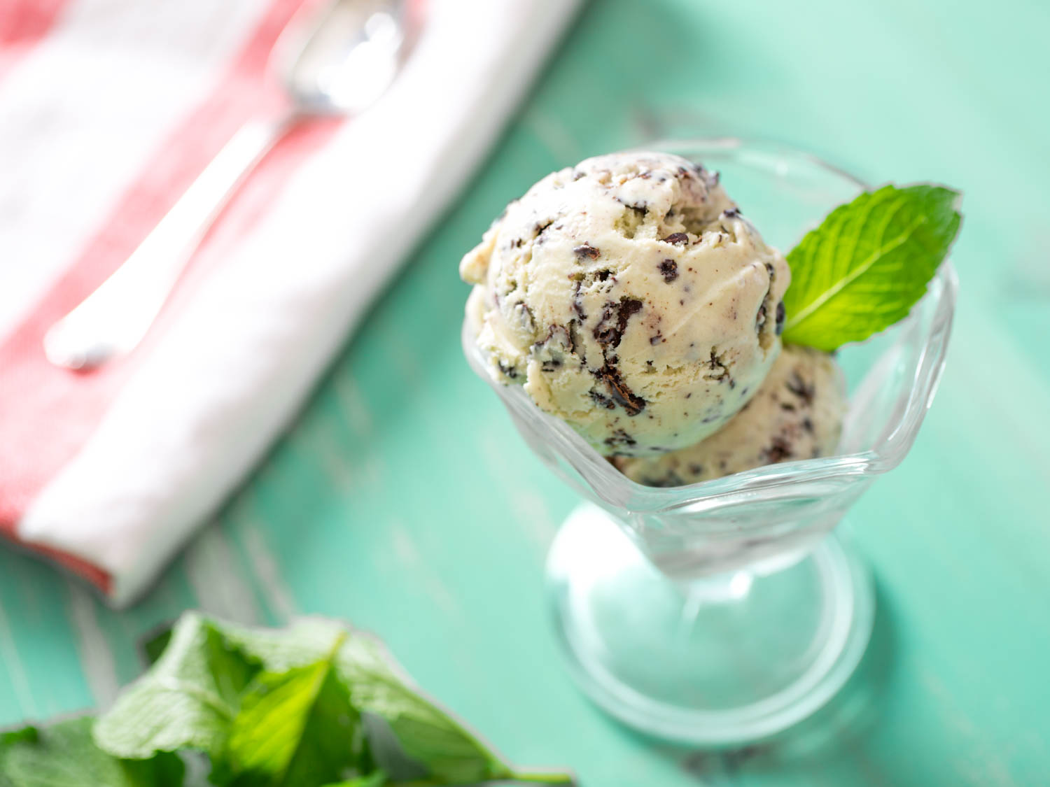 Mint chocolate ice-cream in a glass bowl