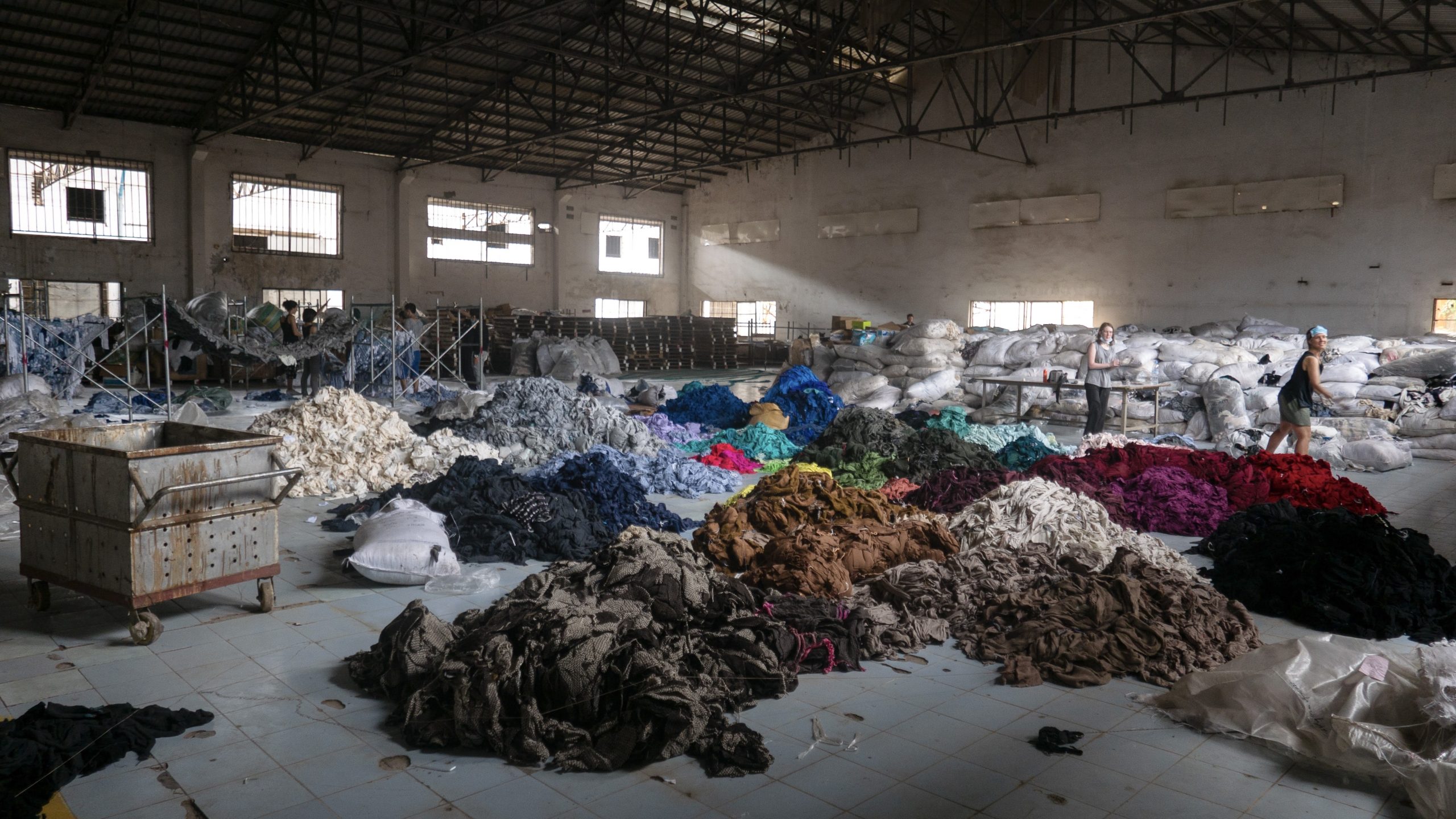 fast-fashion-clothes-dump-wastage-environmental