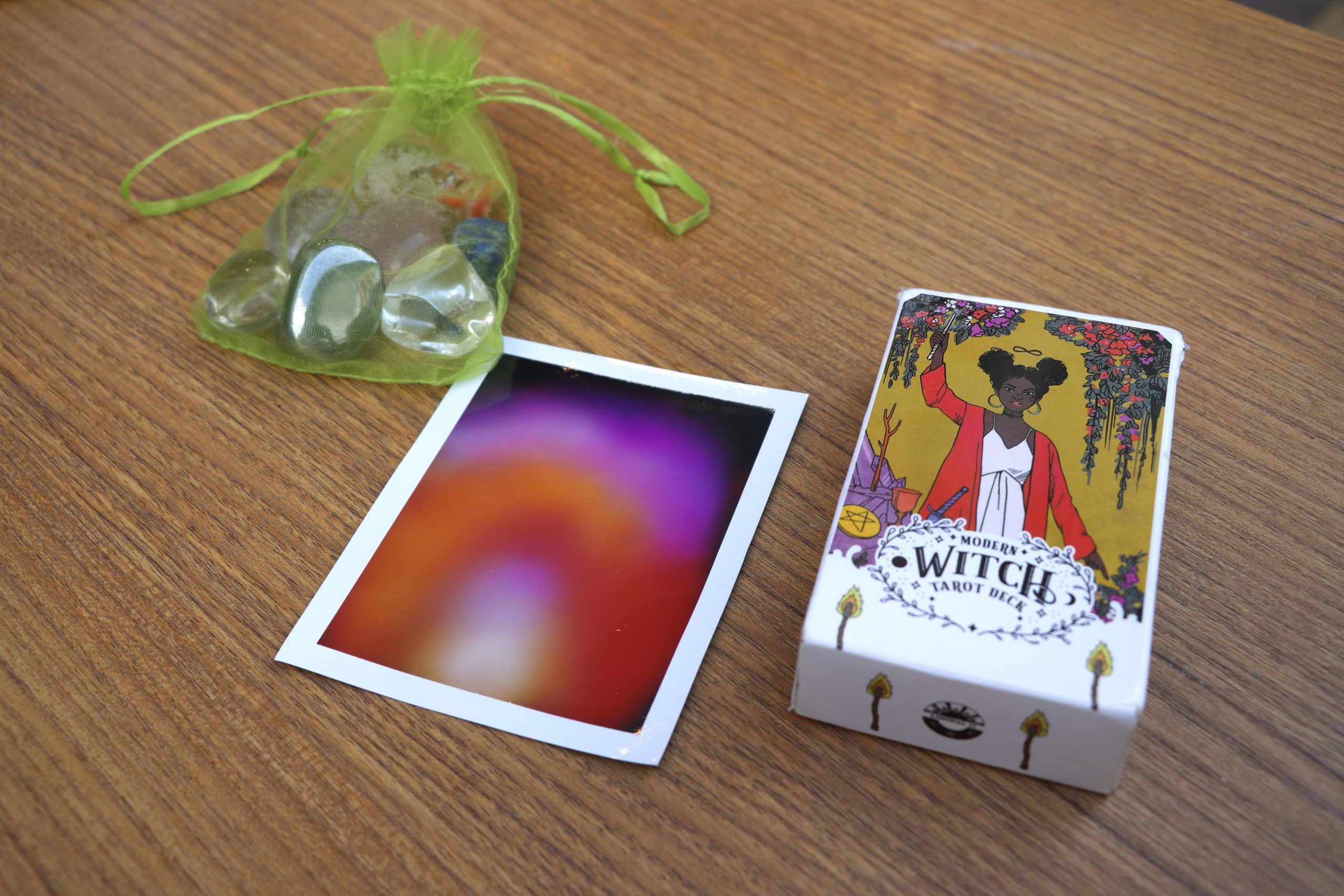 new-age-spirituality-aura-crystals-tarot-cards