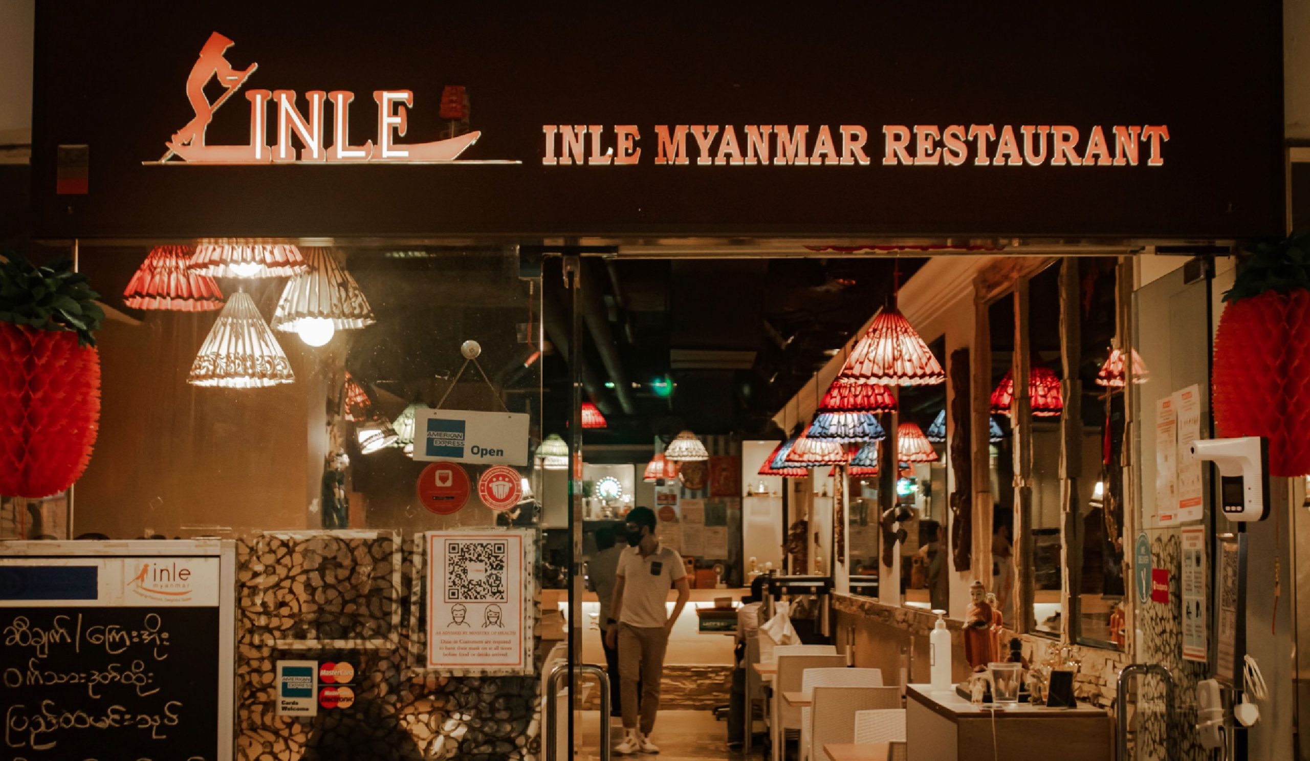 peninsula-plaza-restaurant-burmese-cuisine-food-city-hall-myanmar-restarurant