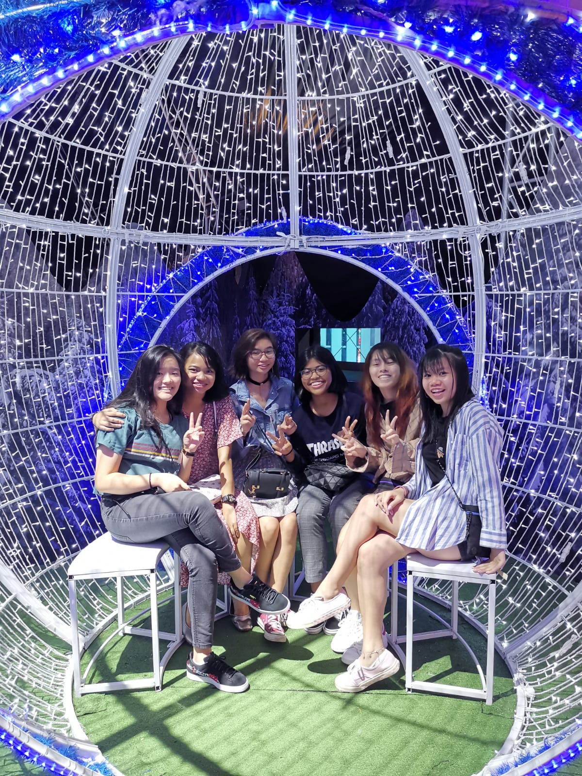 angeline-choo-singaporean-friends-christmas-wonderland-long-distance-friendships