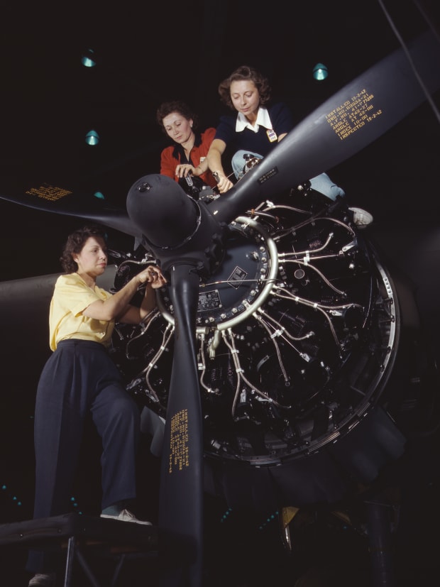 women-in-the-workforce-ww2